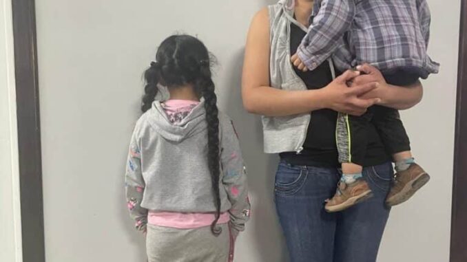 localiza-fge-a-mujer-y-a-sus-dos-hijos-menores-de-edad-que-tenian-reporte-de-extravio-en-parral.jpg Localiza FGE a mujer y a sus dos hijos menores de edad que tenían reporte de extravío en Parral