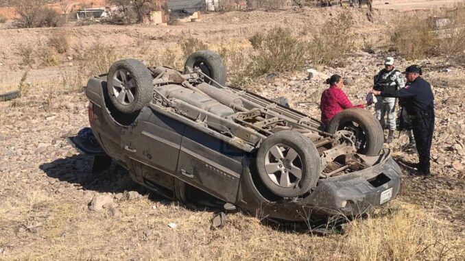 vehiculo-sale-del-camino-y-cae-al-rio-sacramento-cuatro-personas-resultan-lesionadas.jpeg Vehículo sale del camino y cae al río Sacramento; cuatro personas resultan lesionadas