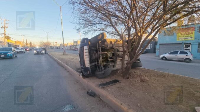 choque-y-volcadura-en-la-avenida-hidroelectrica-chicoasen-por-omision-de-alto.jpeg Choque y volcadura en la avenida Hidroeléctrica Chicoasén por omisión de alto