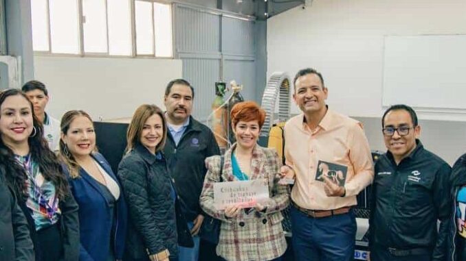 con-presupuesto-participativo-entrega-alcalde-bonilla-maquina-cnc-en-conalep-1.jpeg Con Presupuesto Participativo, entrega alcalde Bonilla máquina CNC en CONALEP 1