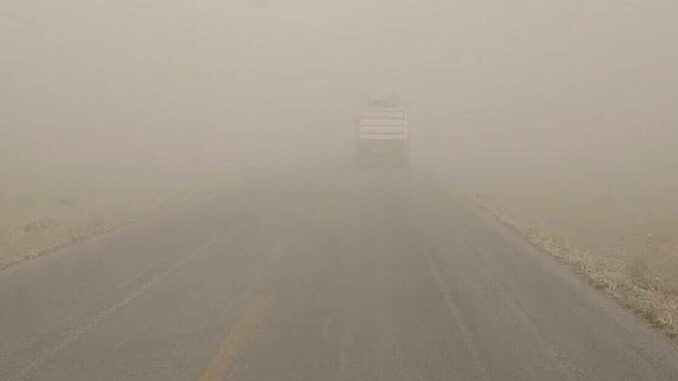 cierran-tramos-carreteros-por-tolvaneras-en-la-region-noroeste-nula-visibilidad.jpeg Cierran tramos carreteros por tolvaneras en la región noroeste; nula visibilidad