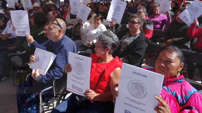 benefician-a-120-familias-de-chihuahua-capital-con-la-entrega-de-escrituras-de-propiedad.jpeg Benefician a 120 familias de Chihuahua capital con la entrega de escrituras de propiedad
