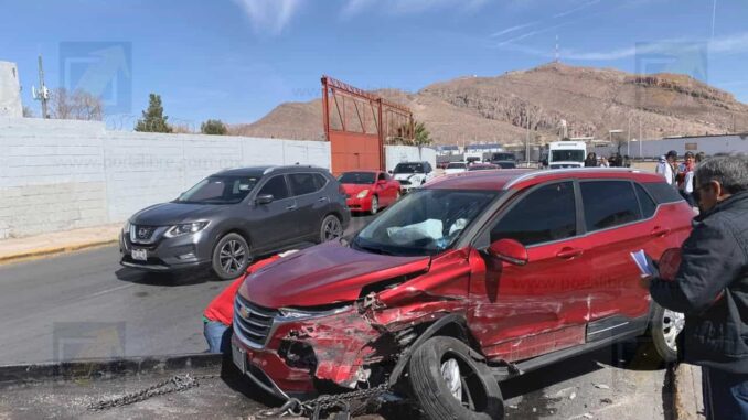 conductor-choca-en-el-canal-contra-valla-tras-maniobra-para-evitar-atropellar-a-una-mujer.jpeg Conductor choca en el canal contra valla tras maniobra para evitar atropellar a una mujer
