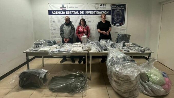 capturan-en-operativo-conjunto-a-pareja-de-adultos-mayores-y-otro-sujeto-con-gran-cantidad-de-droga-y-arsenal-en-juarez.jpg Capturan en Operativo Conjunto a pareja de adultos mayores y otro sujeto con gran cantidad de droga y arsenal en Juárez