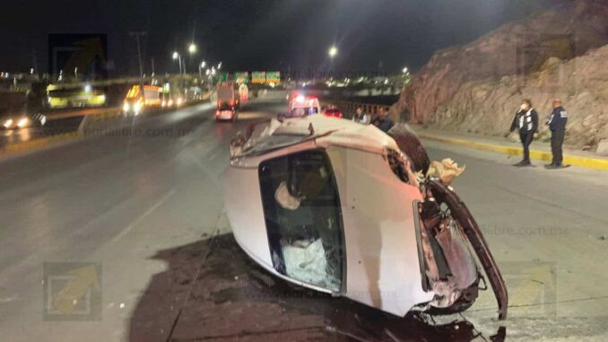 vuelca-en-la-carretera-aldama-chihuahua-conductor-atendido-por-paramedicos.jpeg Vuelca en la Carretera Aldama-Chihuahua: Conductor Atendido por Paramédicos