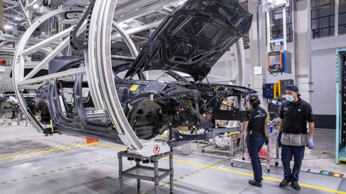 trump-da-reversa-a-aranceles-para-autos-de-mexico-y-canada.jpg Trump ‘da reversa’ a aranceles para autos de México y Canadá