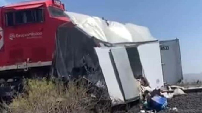 choque-entre-el-tren-y-un-camion-de-carga-en-saucillo-deja-dos-muertos-y-un-herido.jpg Choque entre el tren y un camión de carga en Saucillo deja dos muertos y un herido