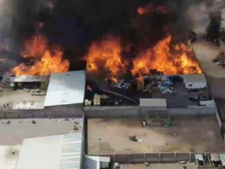 Bomberos apoyados por otras dependencias continúan el combate al incendio