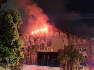 Incendio consume Teatro Universitario de la UAS en Culiacán