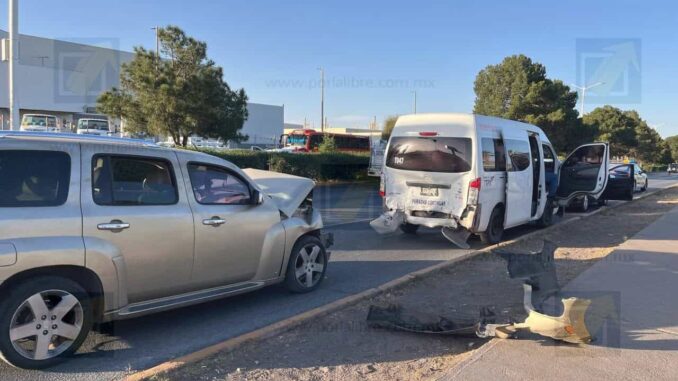 choque-multiple-de-3-vehiculos-en-la-avenida-tecnologico.jpeg Choque múltiple de 3 vehículos en la avenida Tecnológico