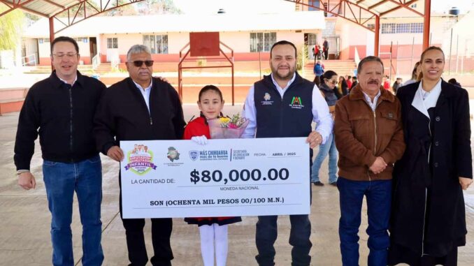 convive-arturo-medina-con-ninas-y-ninos-de-primaria-en-guachochi.jpeg Convive Arturo Medina con niñas y niños de primaria en Guachochi