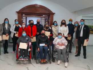 Entregan microcréditos a personas con discapacidad, en Cuauhtémoc